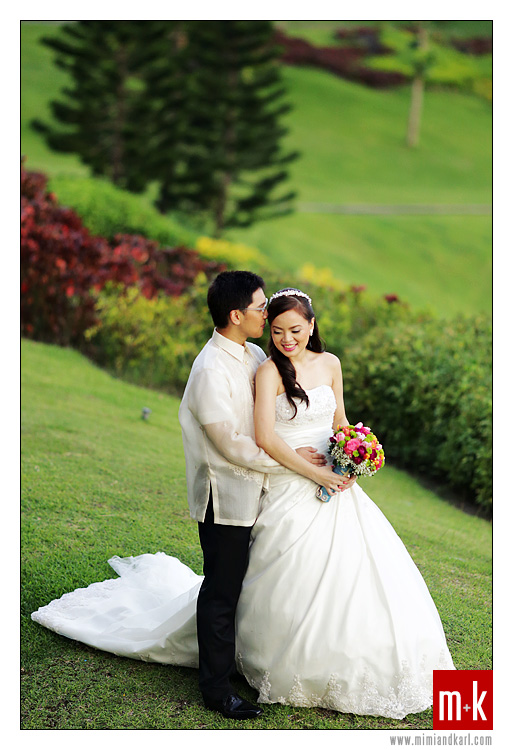 bride and groom in tagaytay